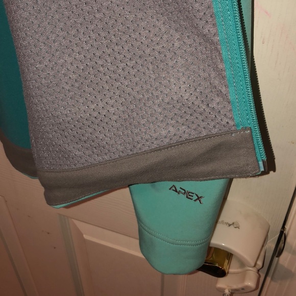 North Face Jacket - barely worn - Picture 3 of 5